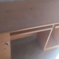 میز تحریر و کامپیوتر