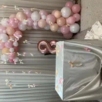 ریسه بادکنک به همراه آویزهای پاپیون نو نو