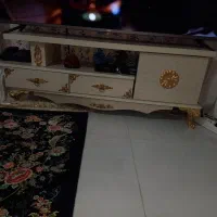 زیر تلویزیونی شیک و نو بدون کوچکترین خط و خش