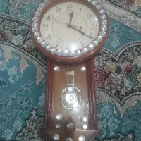ساعت دیواری تمیز