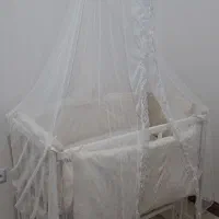 گهواره کنار مادر