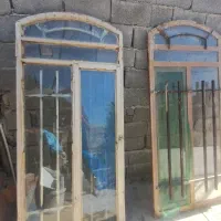 دو عدد پنجره و یک عدد درب