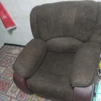 مبل یک نفره راحت وتمیز|مبلمان خانگی و میز عسلی|اصفهان, باغ فدک|دیوار