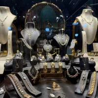 استخدام روکش کار مانکن های ویترین طلافروشی