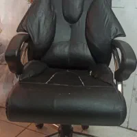 صندلی اداری چرم و فلز ، درحدنو