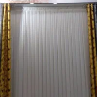 کنار پرده ای