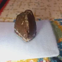 عقیق سلیمانی۲ رنگ قهوه‌ای وسپید‌شکل‌‌‌مثلثی خاص