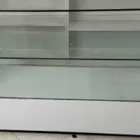 ویترین شیشه ای