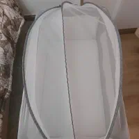 تخت کنار مادر