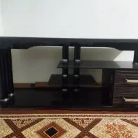 میز تلویزیون شیشه‌ای