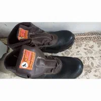 کفش کار|کیف، کفش، کمربند|رشت, خمیران زاهدان|دیوار