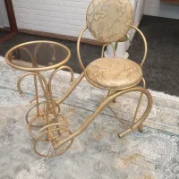 میز تلفن و گلدان