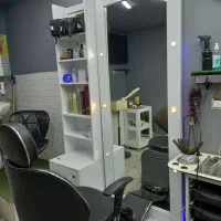 آینه و دکور آرایشگاه