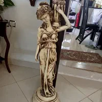 مجسمه ایستاده