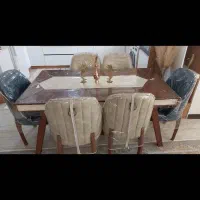 یک عدد میز نهار خوری  جنس چوب