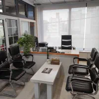 تعدادی صندلی اداری