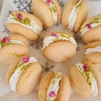 به تعدادی خانم جهت کار درقنادی