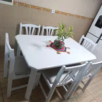 میز نهار خوری در حد نو
