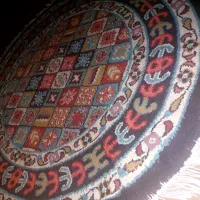 فرش گرد  و  پاف در حد نو