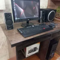 کامپیوترخانگی رم4هارد500گرافیک3مانیتورباریک