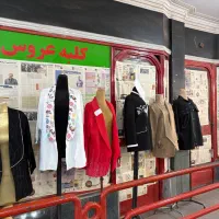 تعداد زیادی مانکن پا و مانتو به علت جمع کردن|لباس|شوشتر, |دیوار