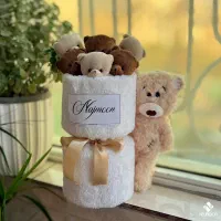 بوکت رومیزی با خرس ایستاده و دستگل عروسکی خرس بغل