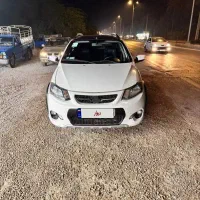 کوییک r سفید مشکی