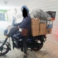 کارگر وردست همراه موتور