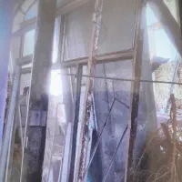 درب اتاق و پنجره