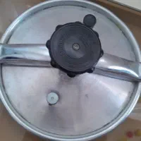 زودپز بزرگ|ظروف پخت‌وپز|قم, نخودی|دیوار