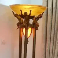 آباژور ایستاده