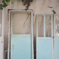 درب با چارچوب و پنجره
