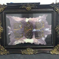 یک ایینه بدون قاب و یک تابلو چهارقل