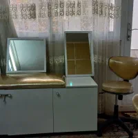صندلی چرخدار و یک عدد صندلی انتظار|آرایشگاه و سالنهای زیبایی|مشهد, گوهرشاد|دیوار