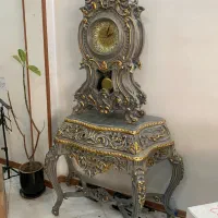 کنسول و ساعت رومیزی