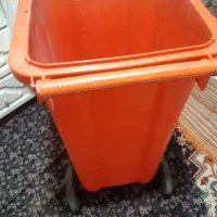 سطل زباله بزرگ