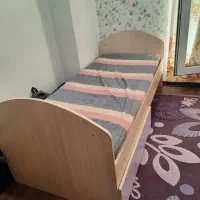دو عدد تخت تک نفره به همراه تشک