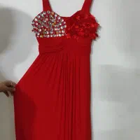 چندین لباس مجلسی یک یا دو بار استفاده شده