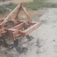 یک عدد گاوآهن و یک عدد صاف سولر تمیز در حد