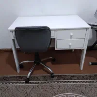 میز تحریر و صندلی و فرش ۴ متری