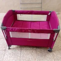 تخت کنار مادر