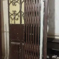 فروش درب و حفاظ جلوی در در حد نو بدون زنگ زدگی