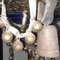 قورچه برنجی ۵عددو ۱عدد زنگوله بزرگ