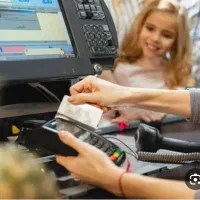 خانم صندوقدار وحسابدار مسلط به نزم افزار وکامپیوتر