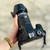 دوربین کنون 750d با لنز 18/135 فوق العاده تمیز