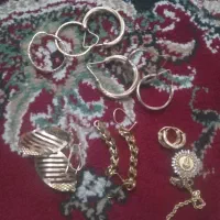 طلا صد بالا خام فقط ی جفت گوشوار درحد ی گرم دارم