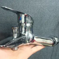 ۲ عدد شیر حمام و سرویس بهداشتی