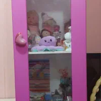 میز تحریر و کمد ایستاده