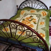 تخت بدون کفی و چوب لباسی