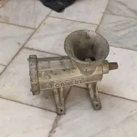 دو عدد چرخ گوشت دستی و برقی قدیمی